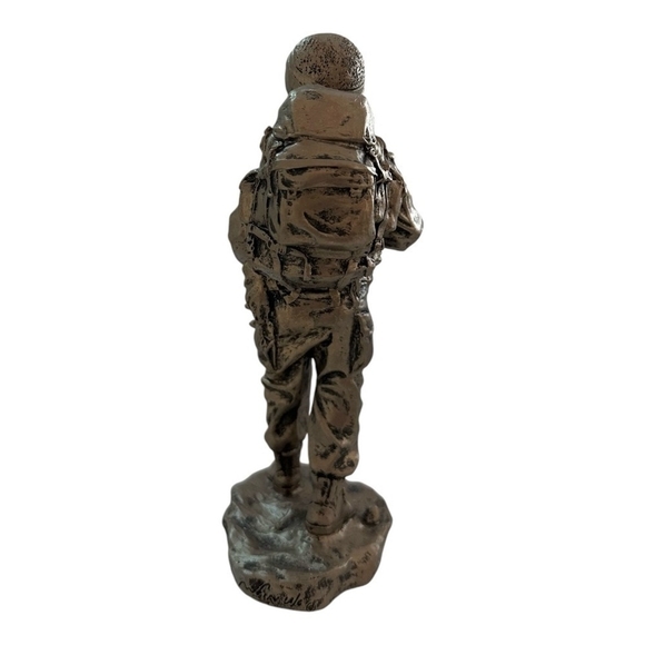 Trooper Sculpture Reporting Fighting Soldier with Gun Statue Display Figurine - Picture 5 of 8